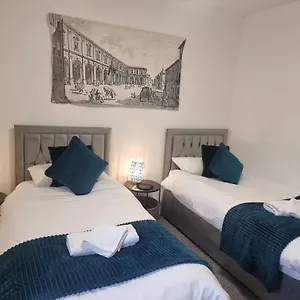  Apartment Cute In Heathrow- 7 Guests 3 Bedrooms